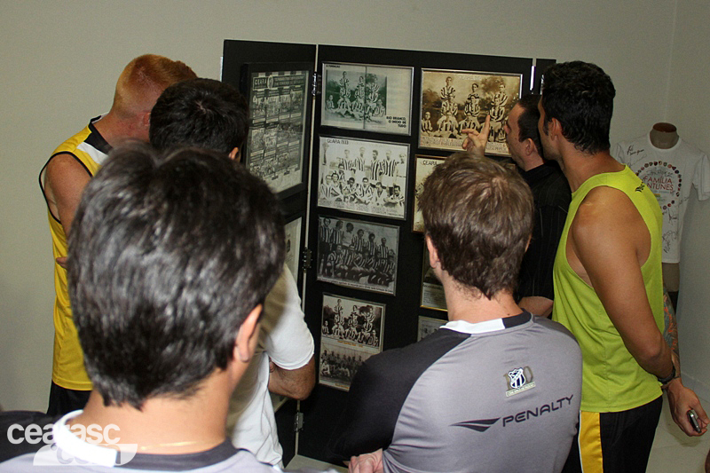 [06-01] Elenco do Ceará visita Centro Cultural2 - 4