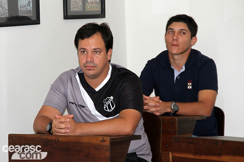 [06-01] Elenco do Ceará visita Centro Cultural2 - 11