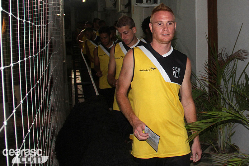 [06-01] Elenco do Ceará visita Centro Cultural2 - 14