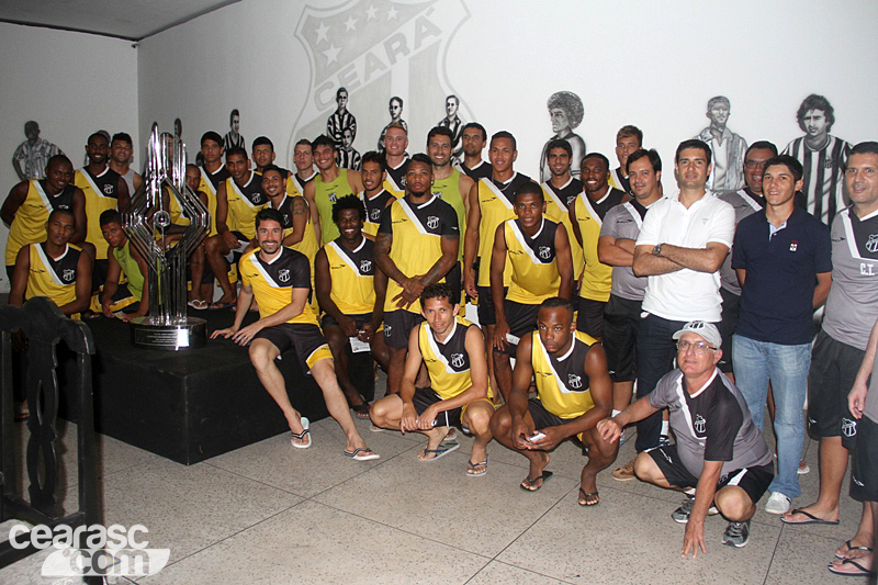 [06-01] Elenco do Ceará visita Centro Cultural2 - 18