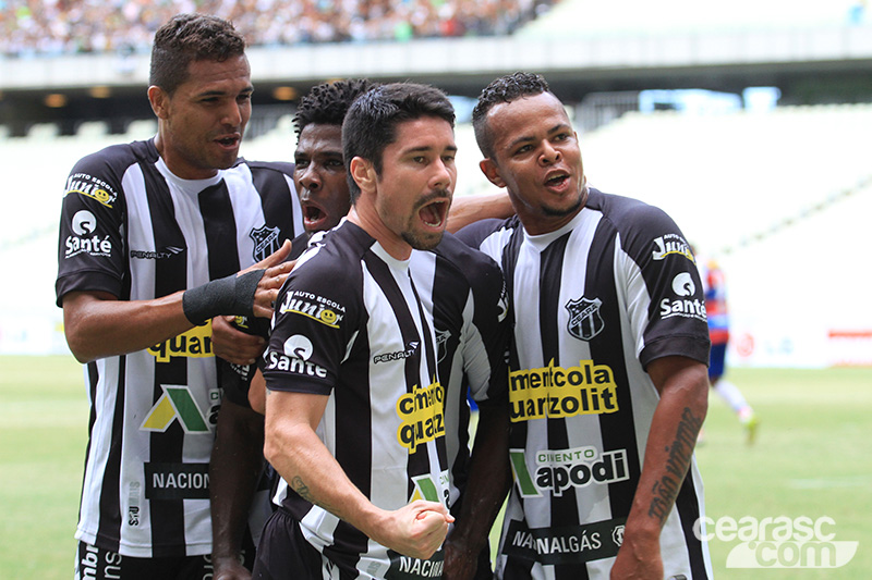 Momentos do meia Ricardinho no Vozão - 16