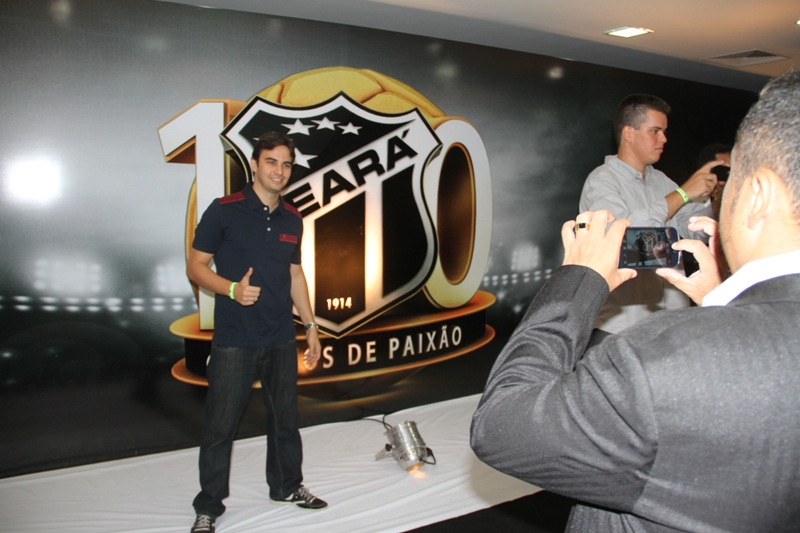 [30-01] Lançamento dos novos uniformes alvinegros com Nicole Bahls - 01 - 3