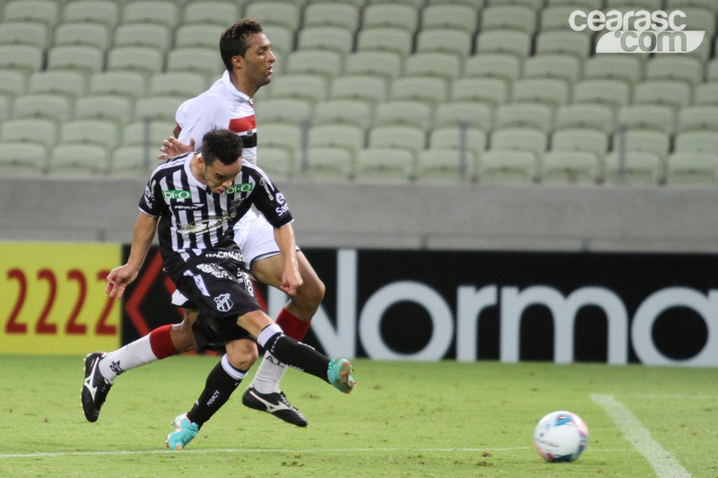 [07-04] Ferroviário 0 X 2 Ceará - 02 - 15