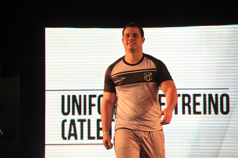 [30-01] Lançamento dos novos uniformes com Nicole Bahls - Desfile - 01 - 22