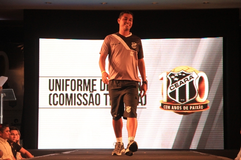 [30-01] Lançamento dos novos uniformes com Nicole Bahls - Desfile - 01 - 32