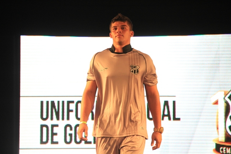 [30-01] Lançamento dos novos uniformes com Nicole Bahls - Desfile - 01 - 36