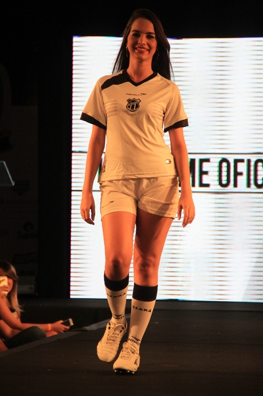 [30-01] Lançamento dos novos uniformes com Nicole Bahls - Desfile - 01 - 46