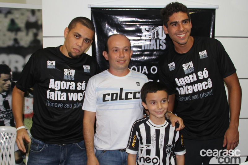 [13-04] Felipe Azevedo e Everton na loja oficial2 - 14