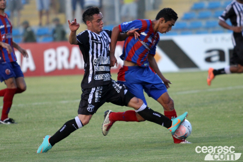 [10-03] Ceará 4 x 0 Tiradentes - 02 - 13