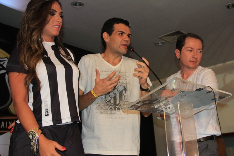 [30-01] Lançamento dos novos uniformes com Nicole Bahls - Desfile - 02 - 20