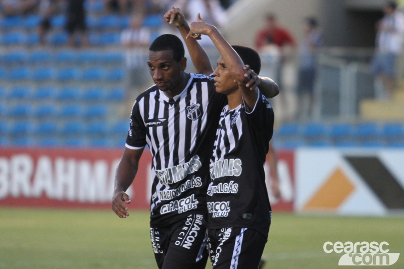 [10-03] Ceará 4 x 0 Tiradentes - 02 - 22