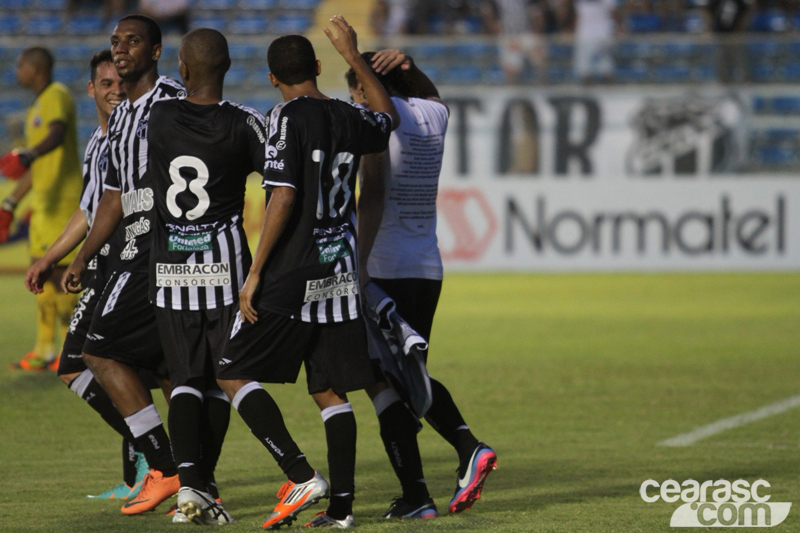 [10-03] Ceará 4 x 0 Tiradentes - 02 - 25