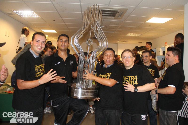 [23-04] Ceará 0 x 0 Fortaleza - Comemoração - Vestiário - 6