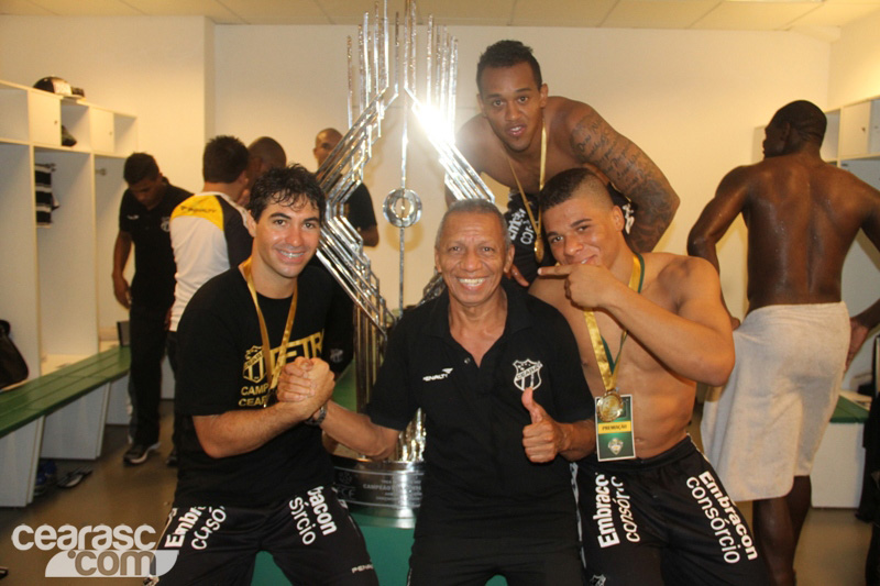 [23-04] Ceará 0 x 0 Fortaleza - Comemoração - Vestiário - 20