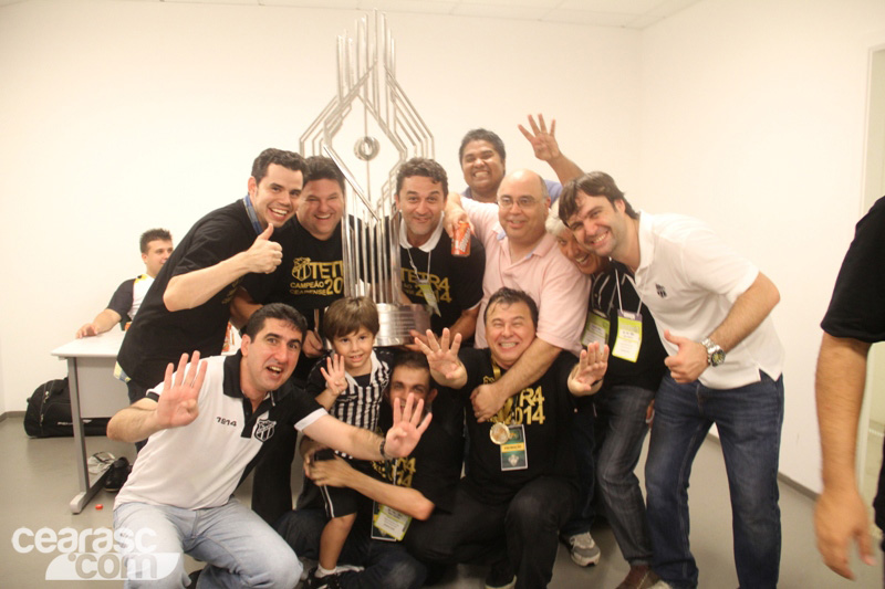 [23-04] Ceará 0 x 0 Fortaleza - Comemoração - Vestiário - 38