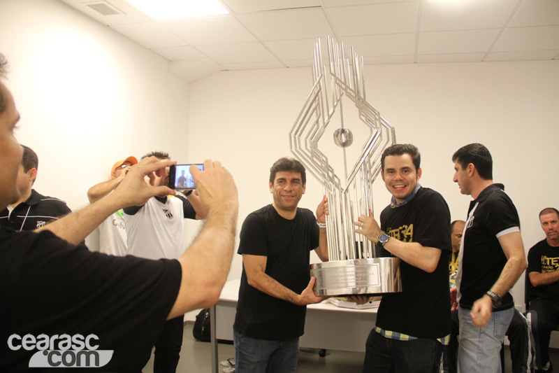 [23-04] Ceará 0 x 0 Fortaleza - Comemoração - Vestiário - 41