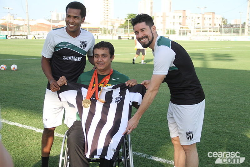 [22-08] Mesatenista David Freitas visita sede - 12