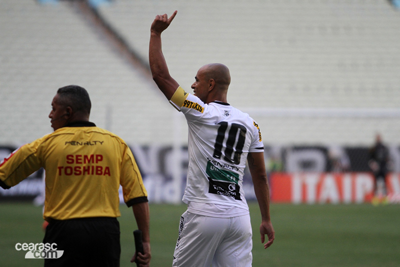 [23-08] Ceará 4 x 3 Paraná - 01 - 13