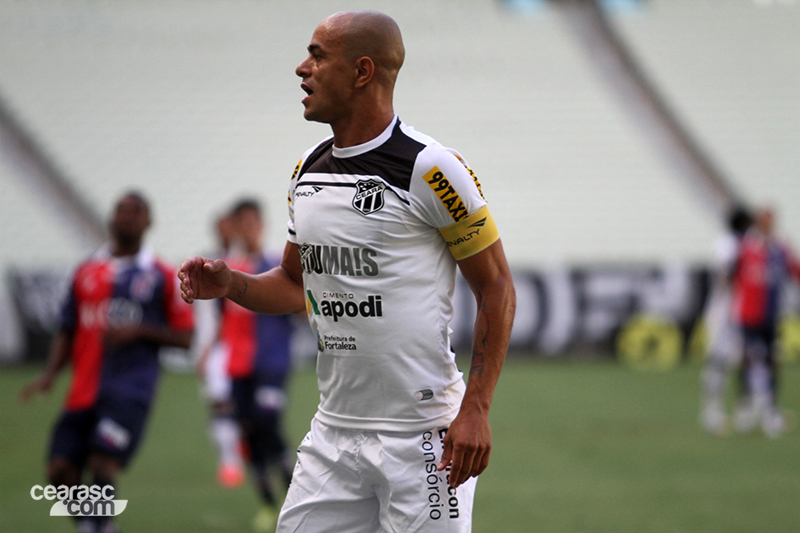 [23-08] Ceará 4 x 3 Paraná - 01 - 14