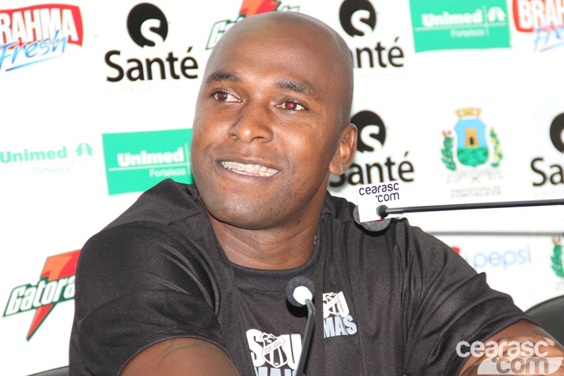 [16-05] Apresentação do atacante Itamar - 5