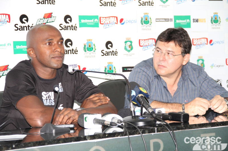 [16-05] Apresentação do atacante Itamar - 6