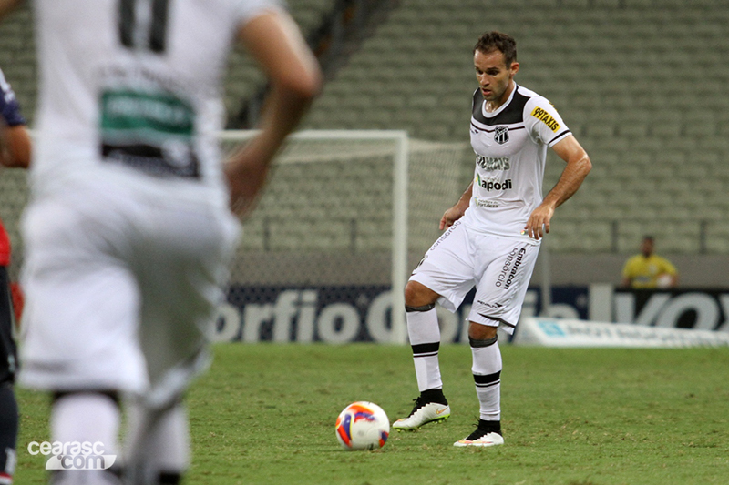 [23-08] Ceará 4 x 3 Paraná - 02 - 8