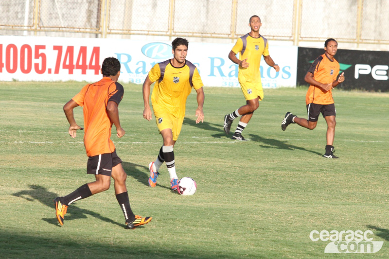 [17-10] Treino coletivo para não relacionados  + Sub-20 - 2