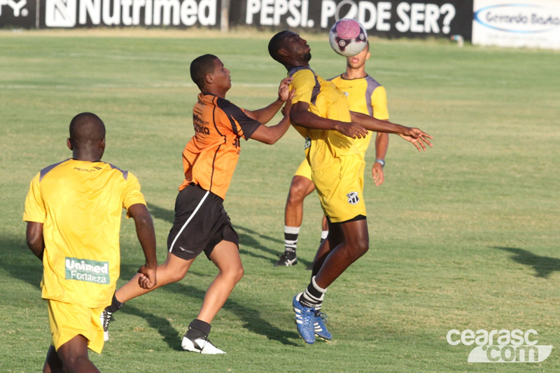 [17-10] Treino coletivo para não relacionados  + Sub-20 - 5