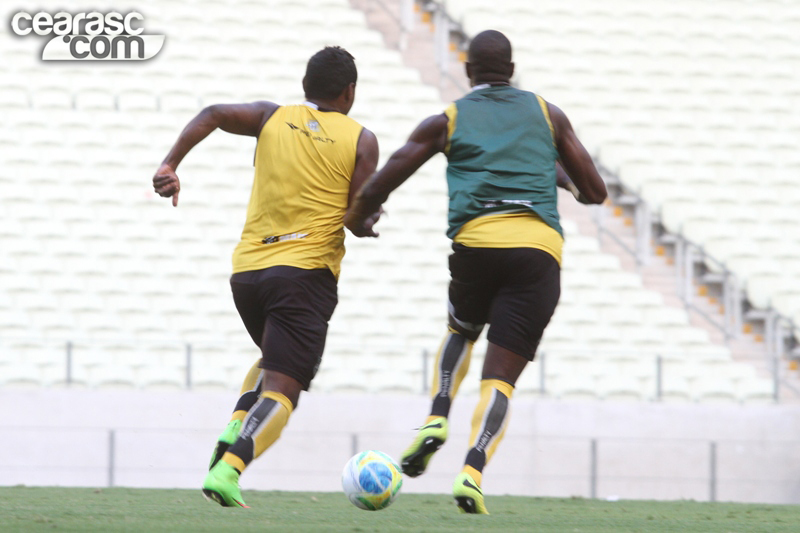 [15-10] Treino coletivo - Castelão - 11