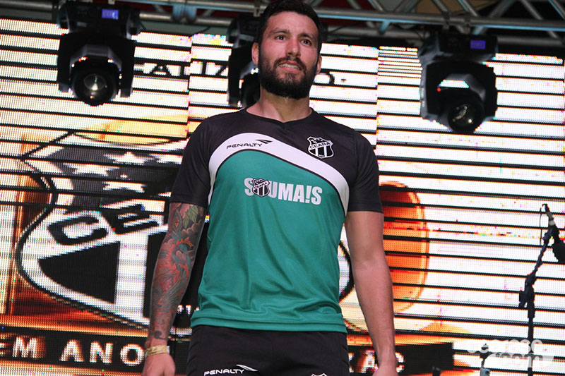 [26-02] Lançamento dos uniformes 2015 - Desfile - 9