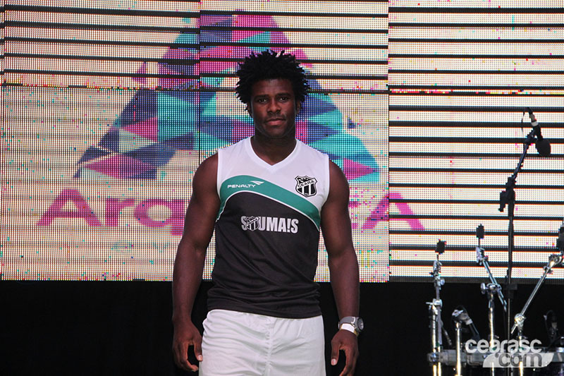 [26-02] Lançamento dos uniformes 2015 - Desfile - 10