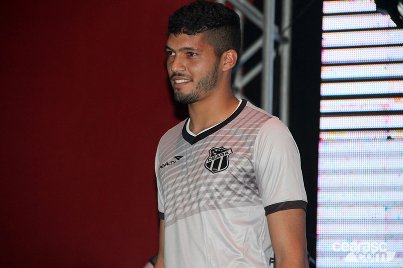 [26-02] Lançamento dos uniformes 2015 - Desfile - 12