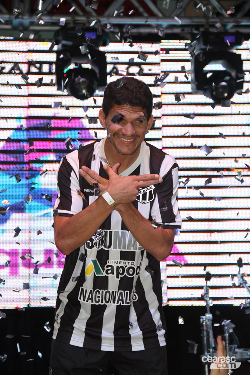 [26-02] Lançamento dos uniformes 2015 - Desfile - 41