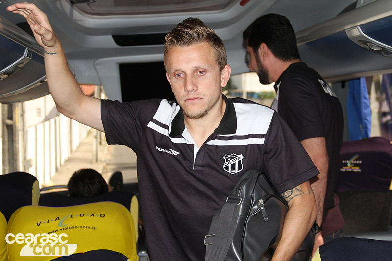 [29-10] Torcida apóia o time do embarque - 2