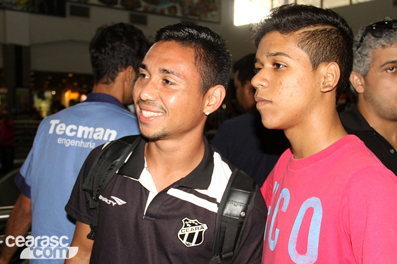 [29-10] Torcida apóia o time do embarque - 9