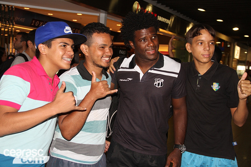 [29-10] Torcida apóia o time do embarque - 14