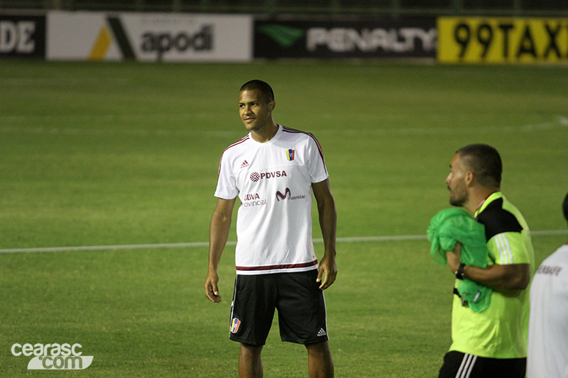 [10-10] Seleção Venezuelana treina em Porangabuçu - 4