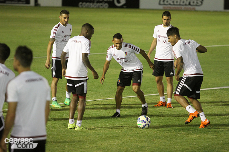 [10-10] Seleção Venezuelana treina em Porangabuçu - 8