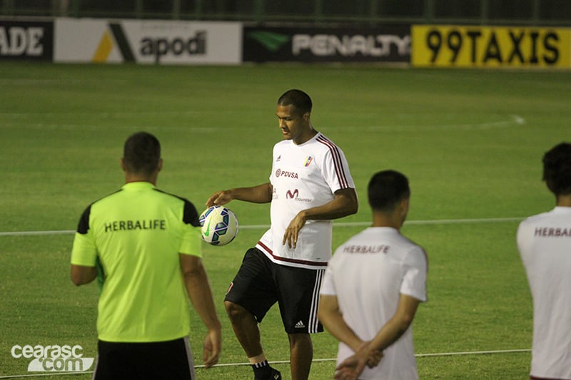 [10-10] Seleção Venezuelana treina em Porangabuçu - 9
