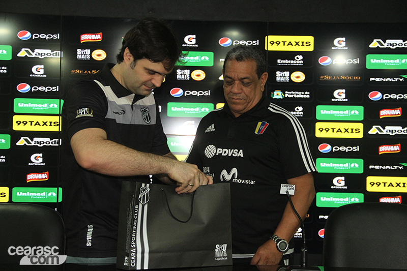 [10-10] Seleção Venezuelana treina em Porangabuçu - 17