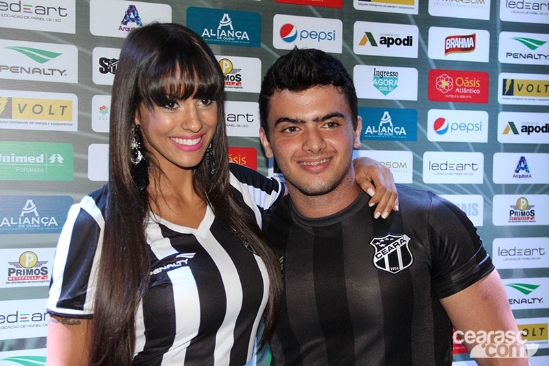 [26-02] Lançamento dos uniformes 2015 - Carol Dias 02 - 13