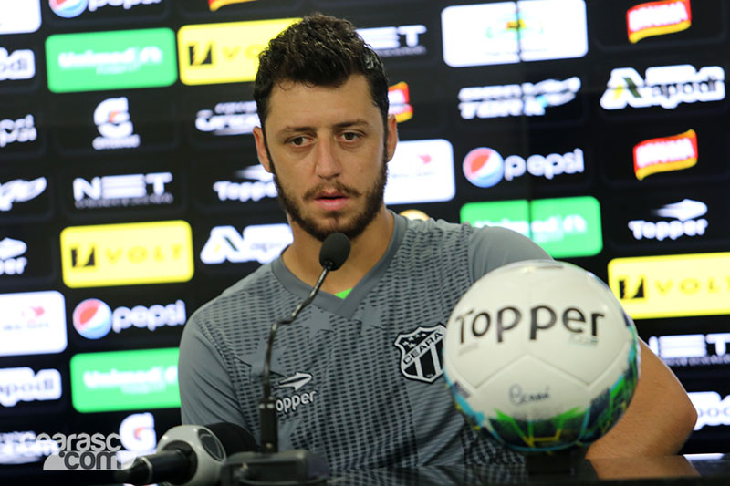 [11- 01-2017] - Entrevistas Coletiva - Felipe Menezes e Lucas - 4