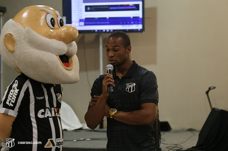 [05-09-2017] Vovo vai a Escola - Logos - 4