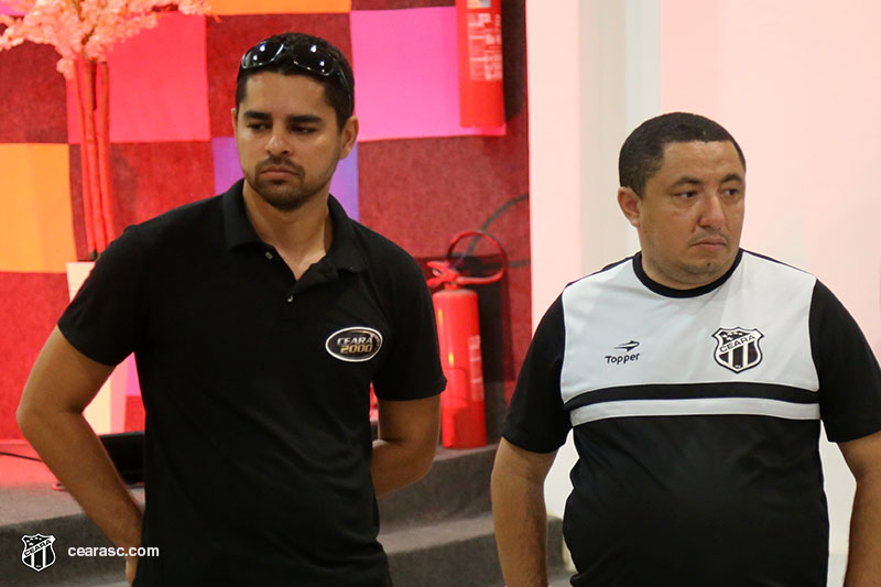 [05-09-2017] Vovo vai a Escola - Logos - 41