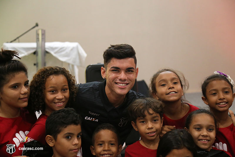 [05-09-2017] Vovo vai a Escola - Logos - 47