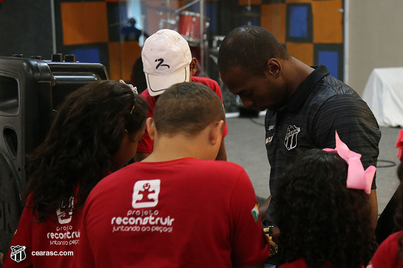 [05-09-2017] Vovo vai a Escola - Logos - 58