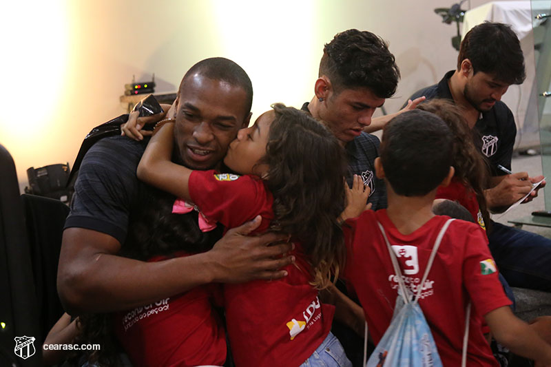 [05-09-2017] Vovo vai a Escola - Logos - 67