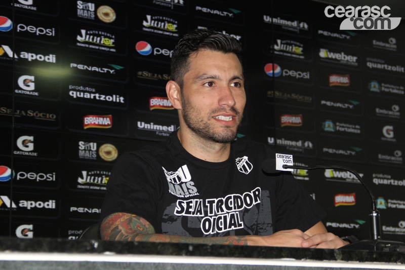 [24-07] Apresentação do goleiro Tiago - 4