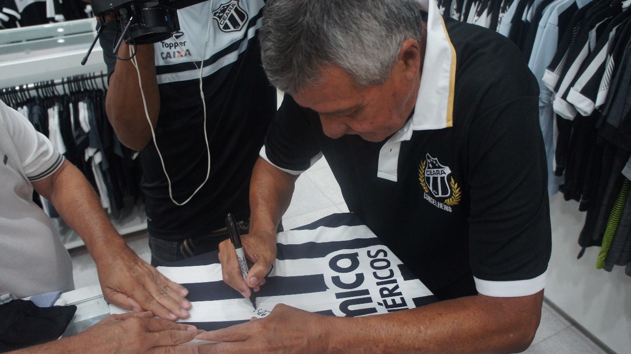 Zé Eduardo visitou a Loja Oficial  - 15