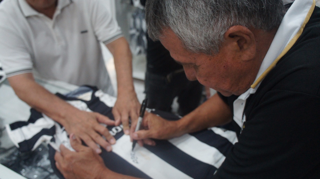 Zé Eduardo visitou a Loja Oficial  - 16